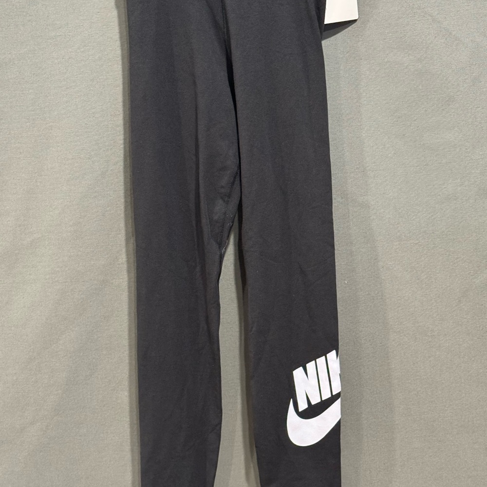 Nike women’s XS Black Leggings new with tags